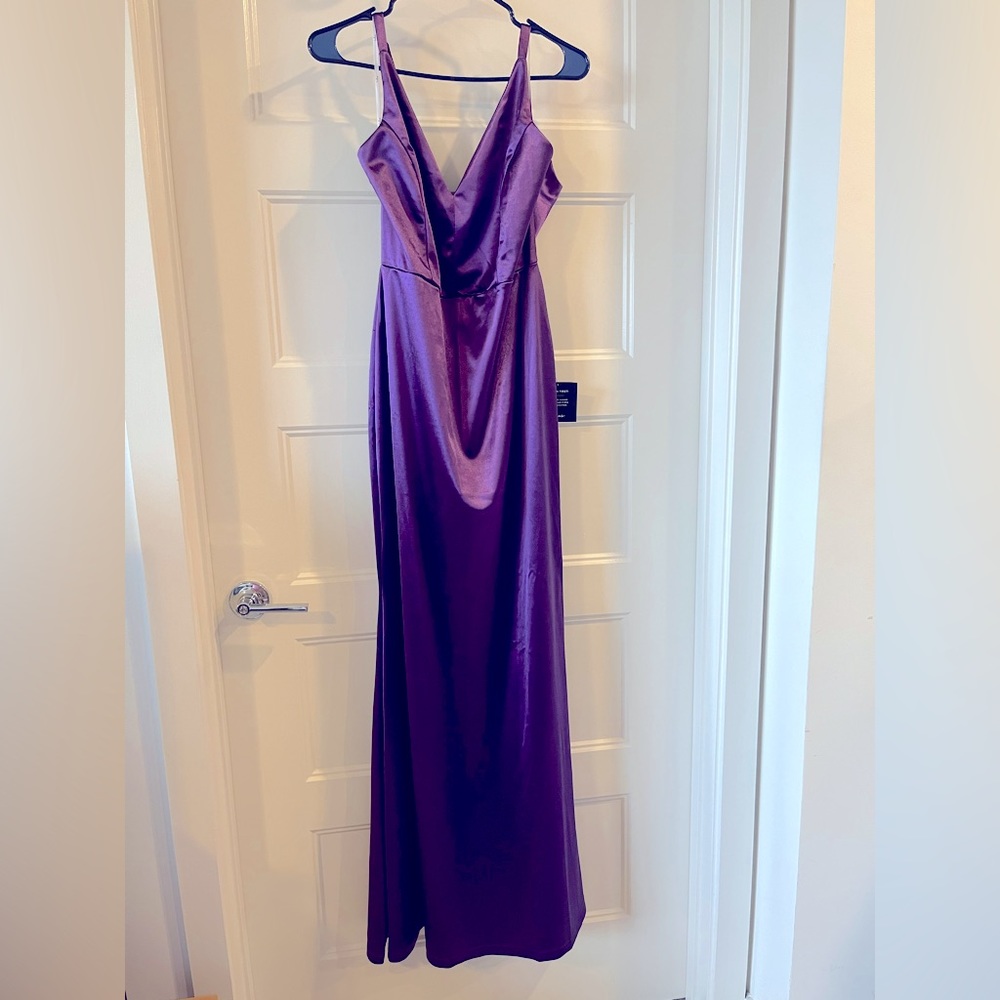 Gorgeous Fitted Mermaid Style Dress with Vneck